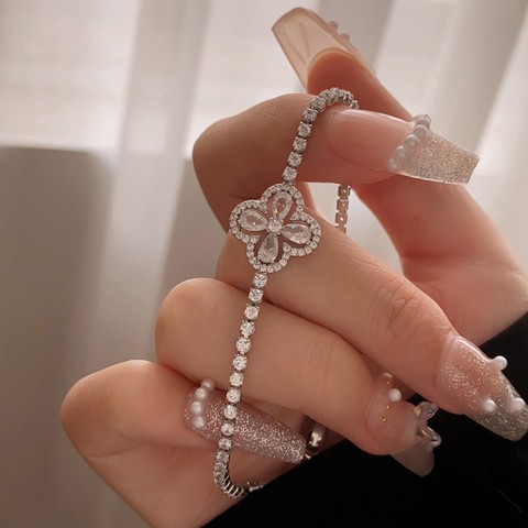 gelang semanggi empat daun moissanite