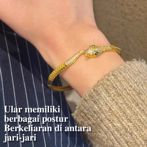 Gelang ular berlian berhiaskan emas