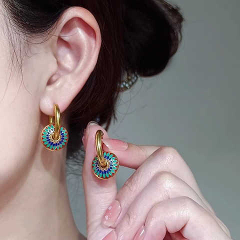 Anting & Kalung Retro Terpesona