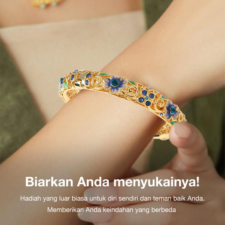 8.8 Super Promotion - Gelang Semanggi Empat Daun Emas 18K - Membawa keberuntungan. Kotak perhiasan gratis