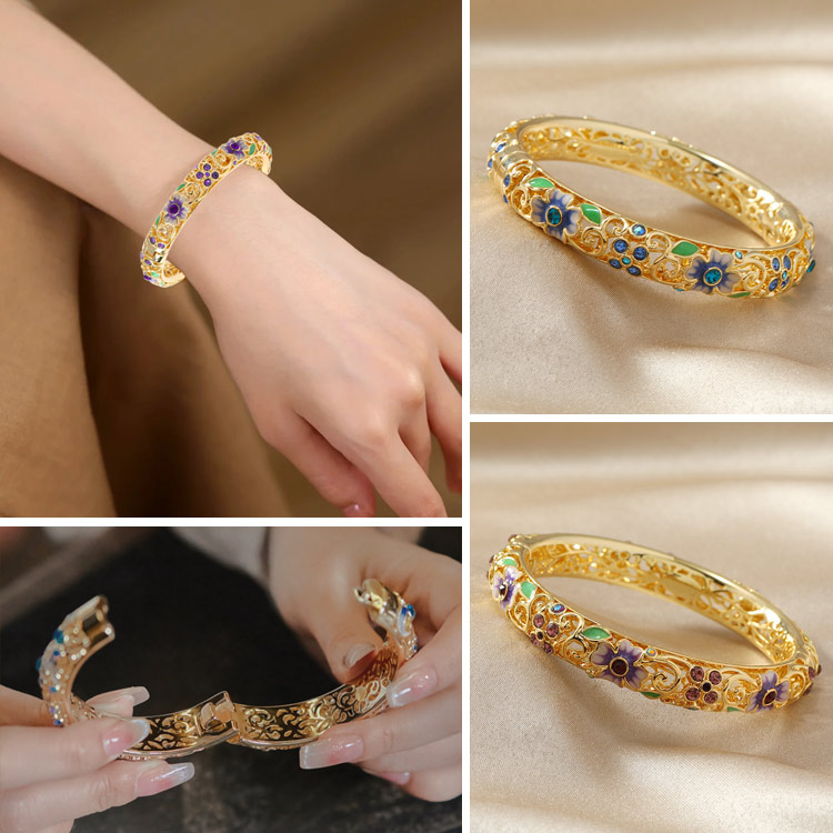 8.8 Super Promotion - Gelang Semanggi Empat Daun Emas 18K - Membawa keberuntungan. Kotak perhiasan gratis