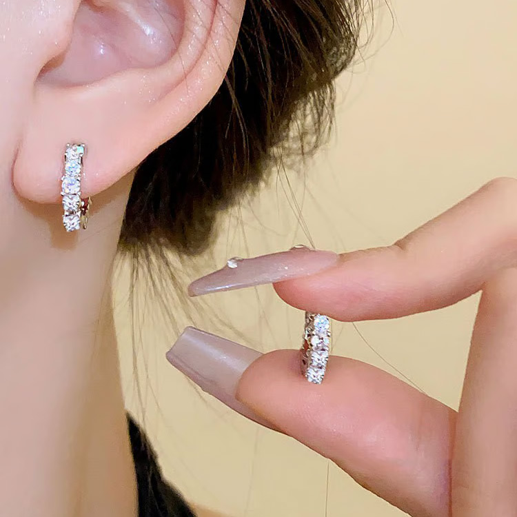 Promosi Tahun Baru, anting-anting zirkon mewah dan ringan, berkilau seperti berlian, sederhana dan elegan, menambah temperamen dan pesona Anda.